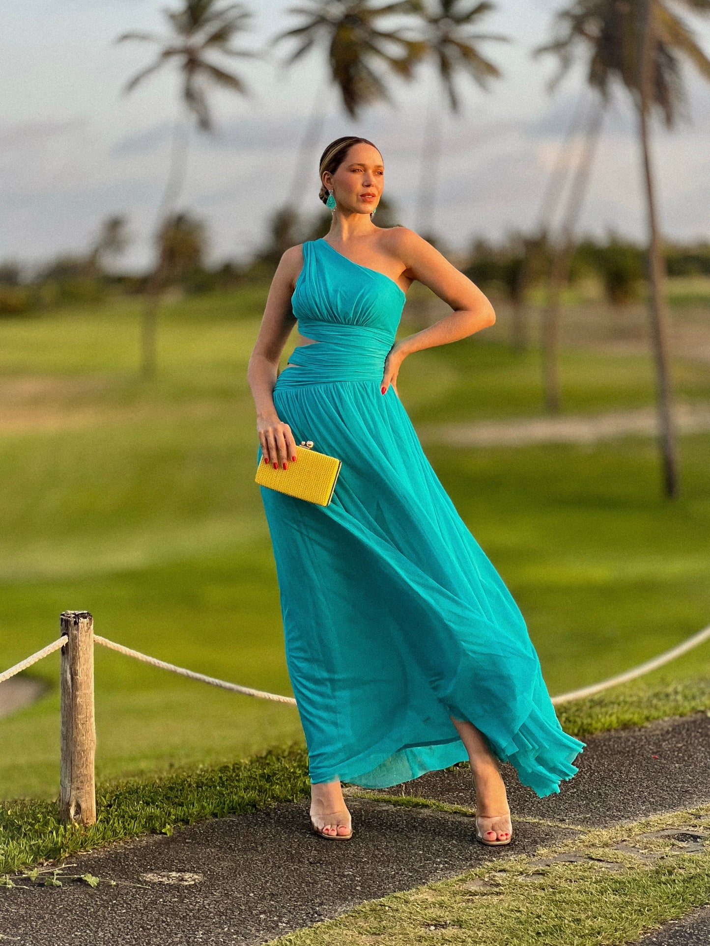Vestido Cut Out