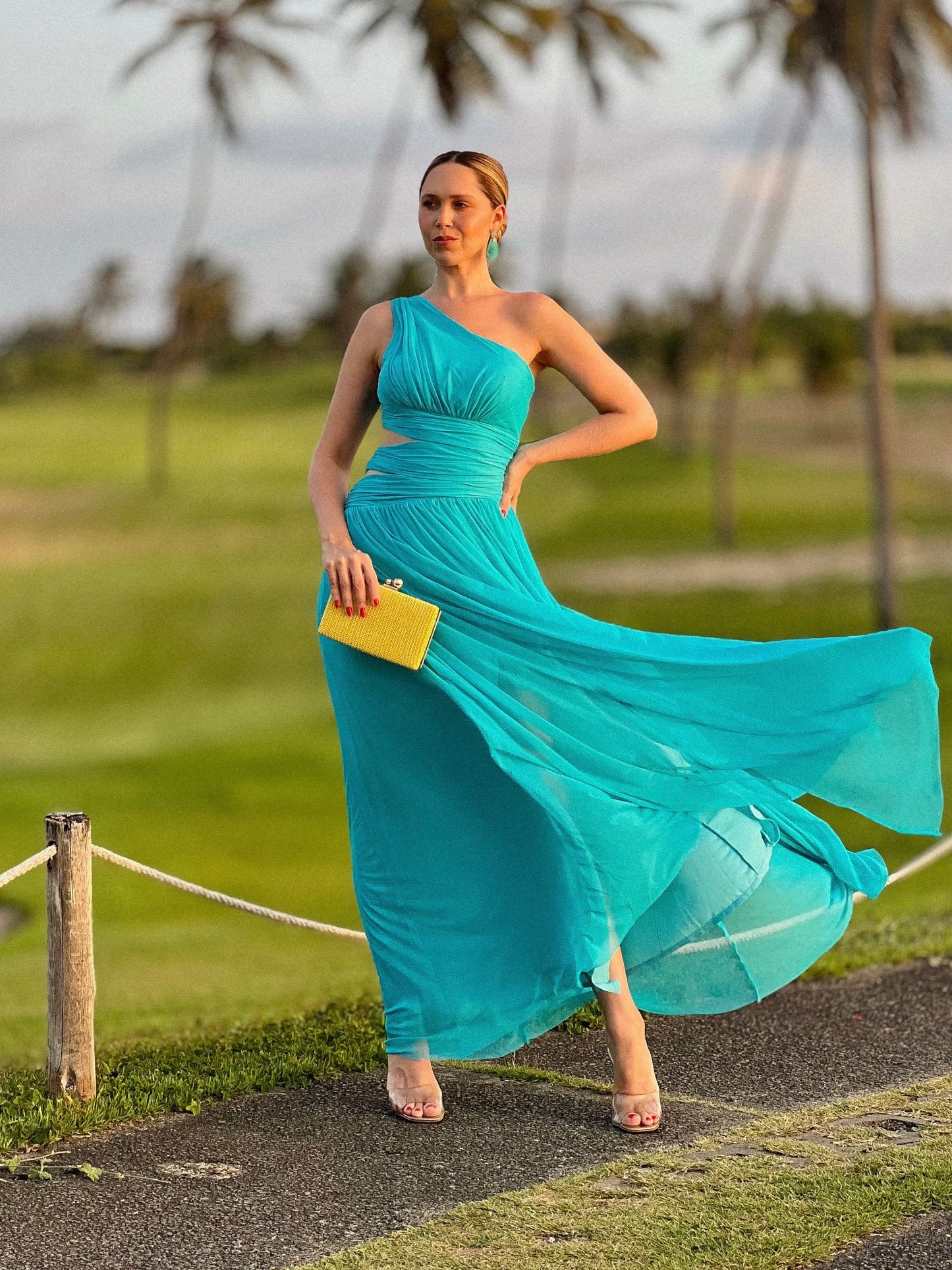 Vestido Cut Out