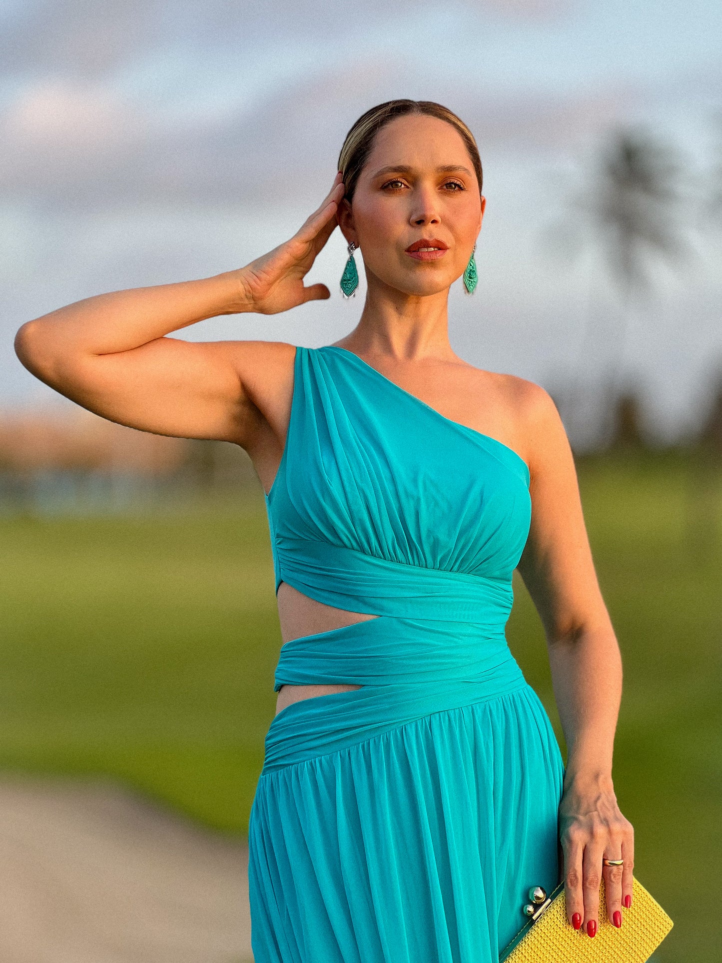 Vestido Cut Out
