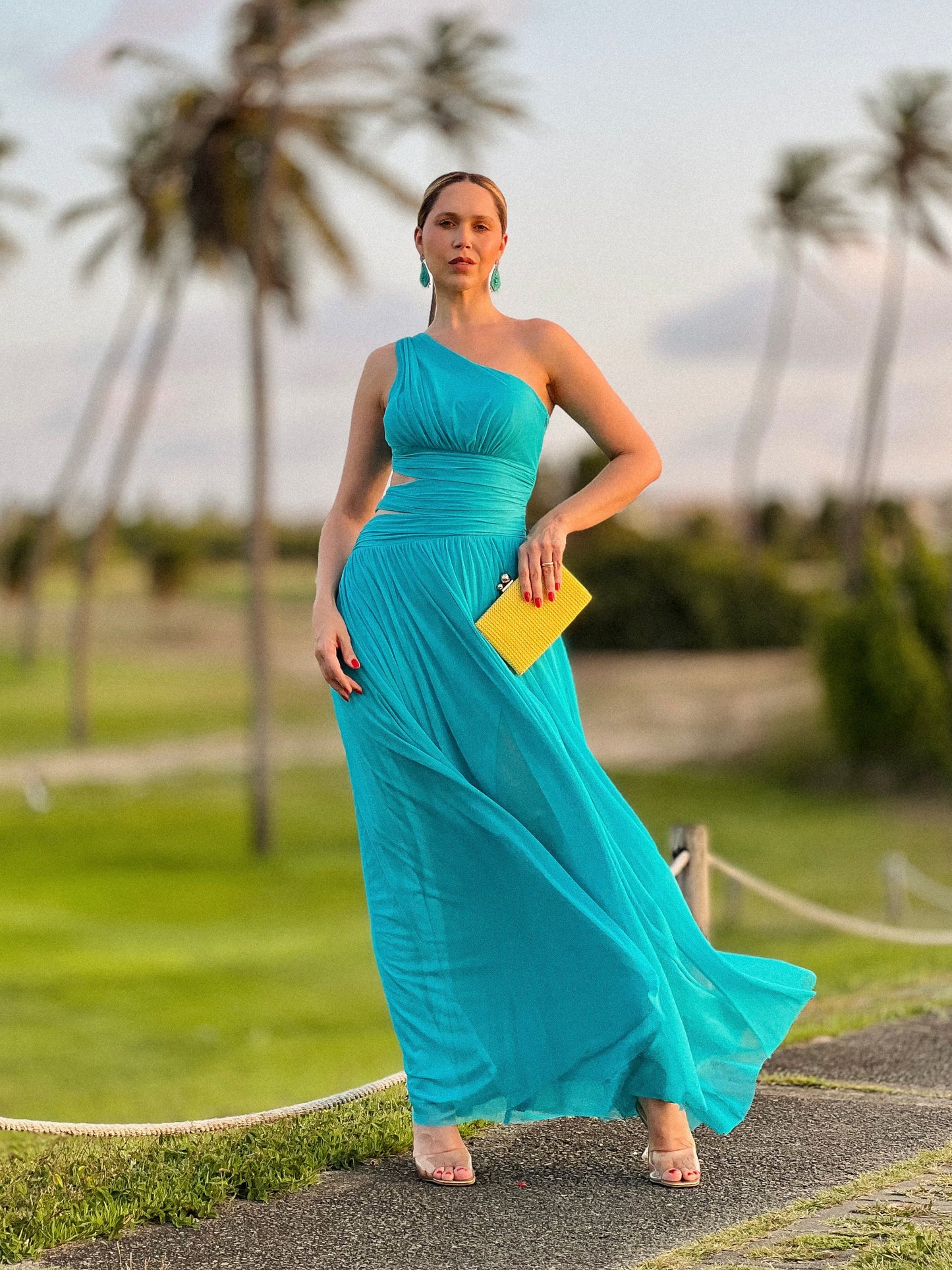 Vestido Cut Out